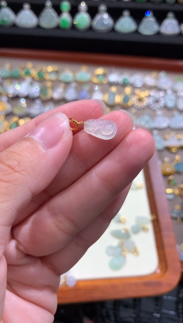 颈饰18K金镶嵌翡翠翡翠