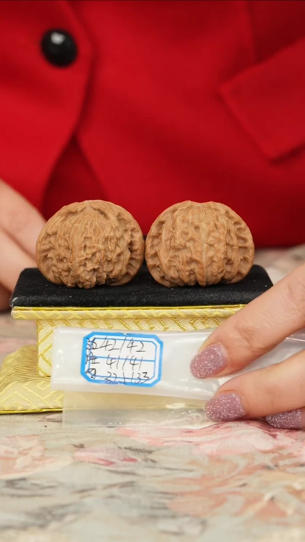 【闪购商品】文玩核桃把件白狮子