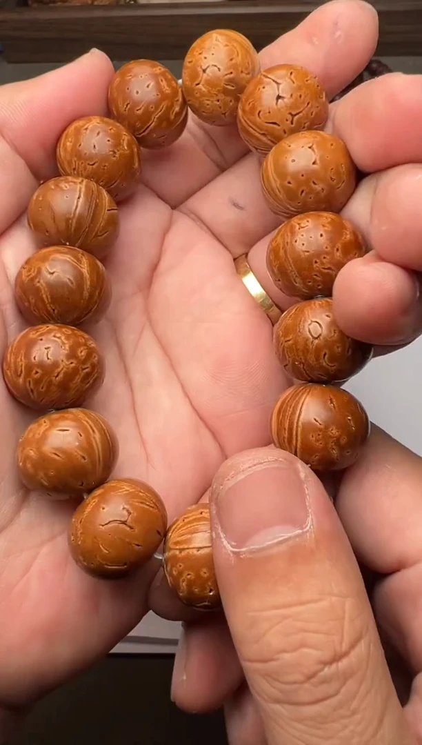 【闪购商品】桃核手串红魔桃核