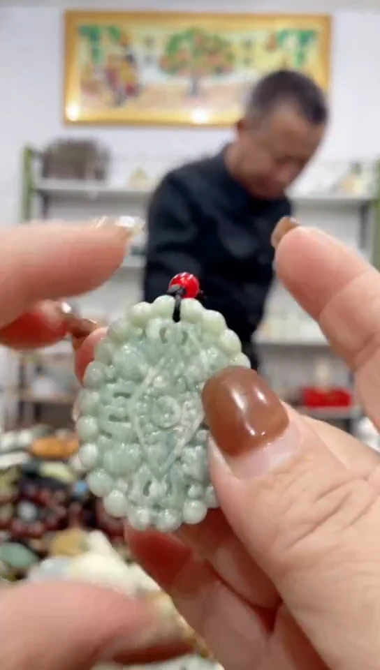 未镶嵌蛇纹石玉吊坠