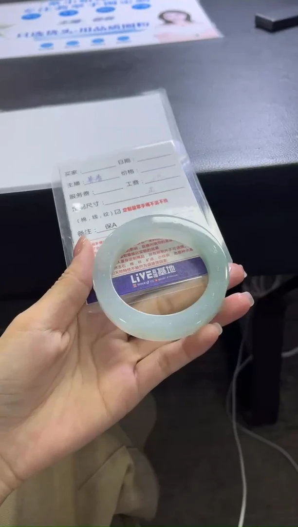定制翡翠手镯未镶嵌?*?定制手镯不退不换