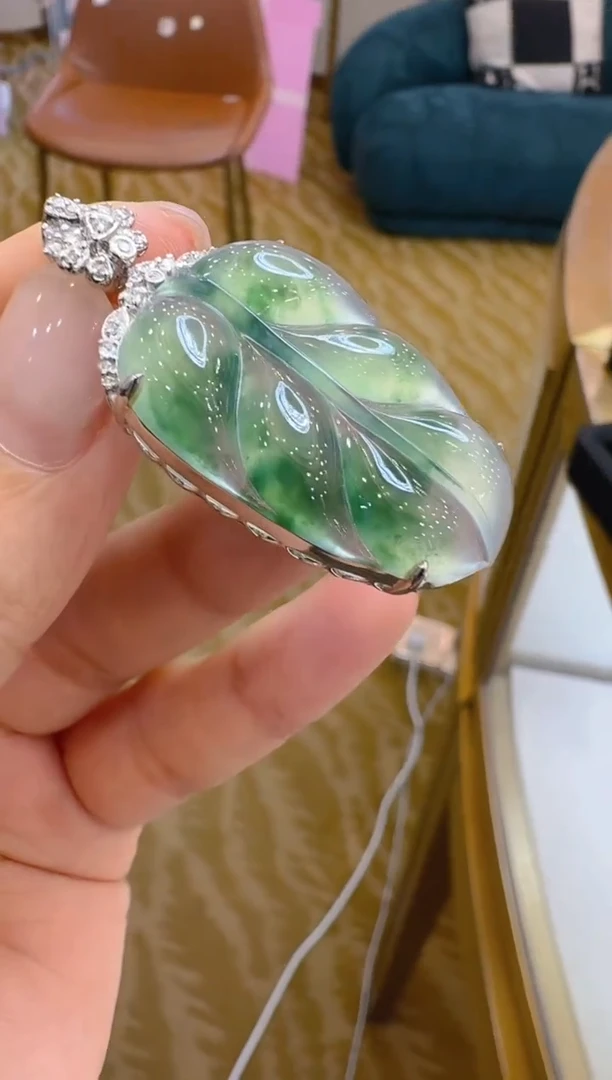 翡翠18K金镶嵌吊坠(不含链)多样性发货拍一发一