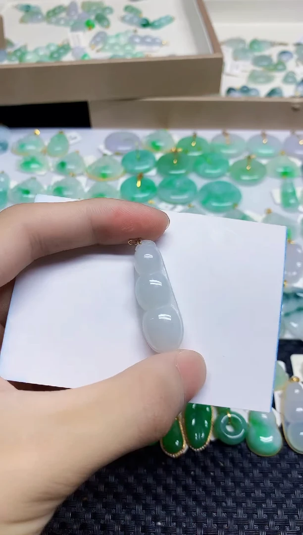 颈饰18K金镶嵌翡翠45678678676