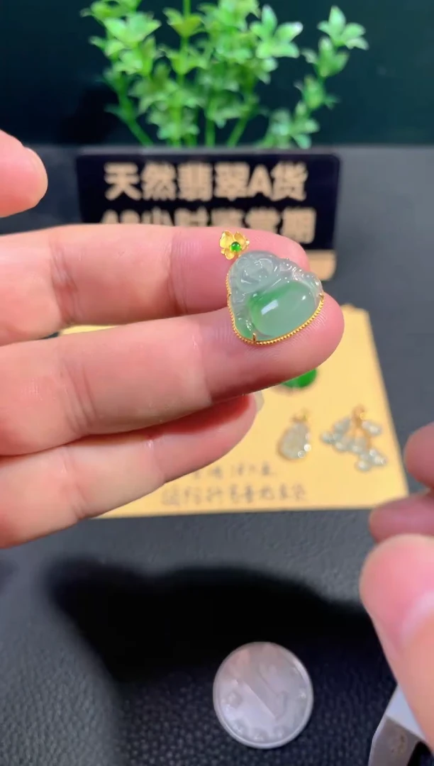 颈饰18K金镶嵌翡翠翡翠