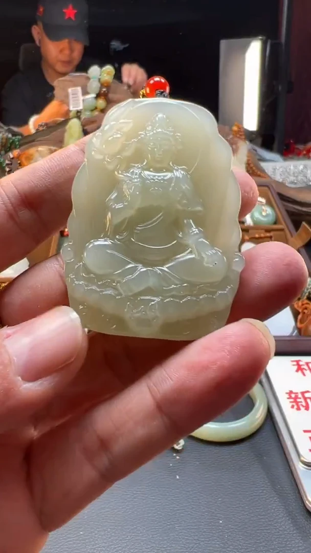 吊坠(赠链)未镶嵌和田玉和田玉观音牌