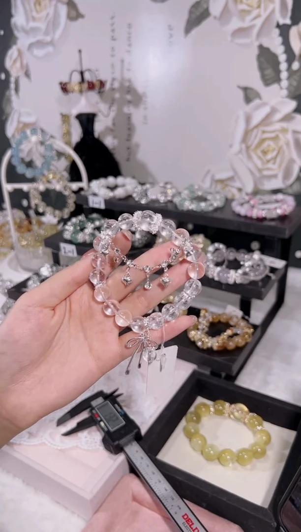 水晶手链未镶嵌天然水晶默认微瑕，多样性发货发其一