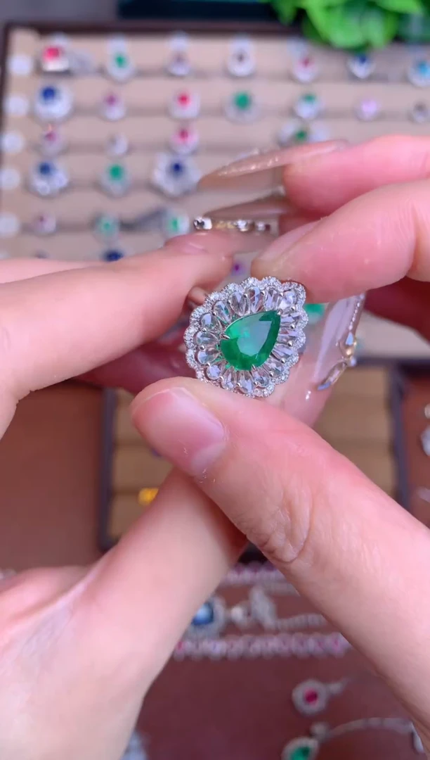 【闪购商品】祖母绿戒指18K金镶嵌1.29CT  沃顿