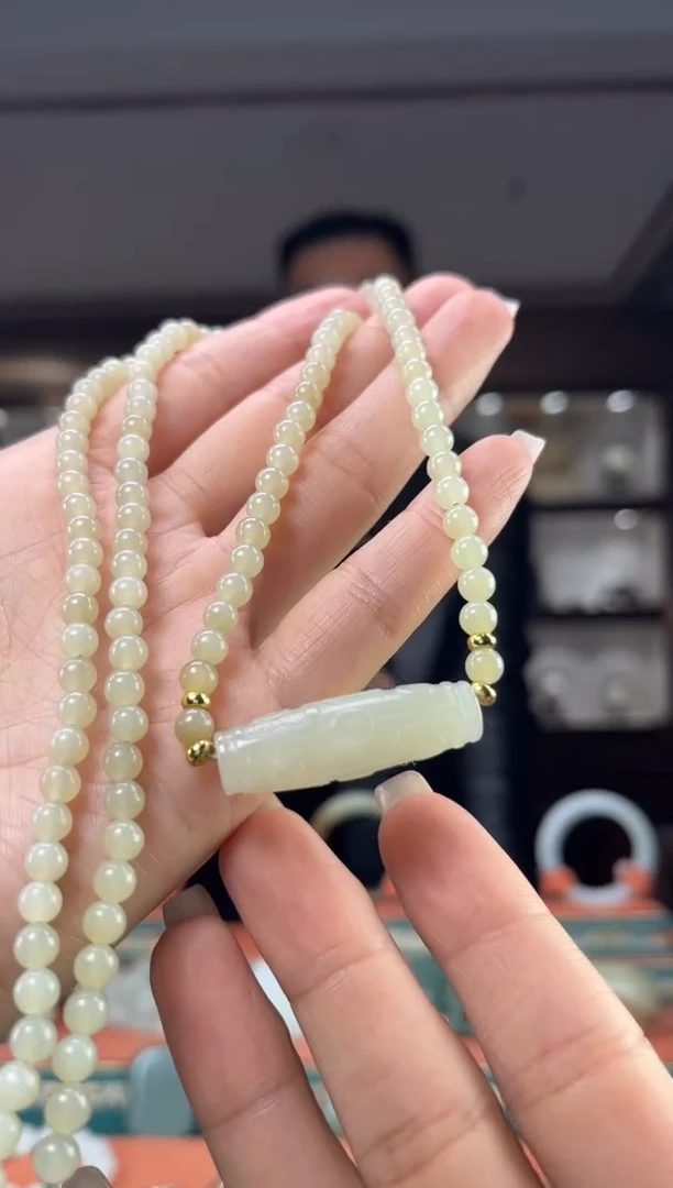 颈饰未镶嵌和田玉佩佩