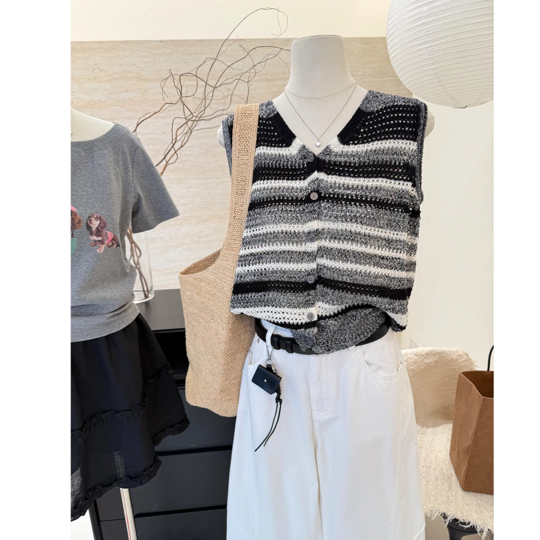 高级感复古老钱风条纹撞色v领针织马甲背心女修身外穿系扣无袖潮