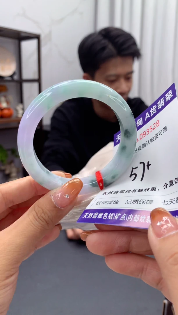 未镶嵌手镯翡翠有纹，完美者勿拍