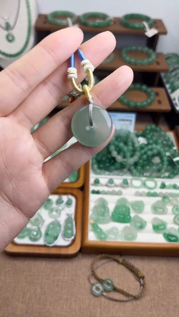 吊坠(赠链)未镶嵌石英质玉（非洲翠）平安扣