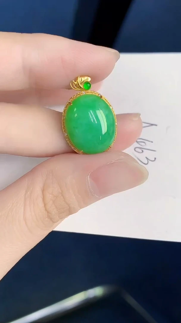 颈饰18K金镶嵌翡翠天然翡翠缅甸A货