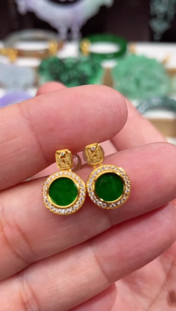 颈饰未镶嵌翡翠耳钉