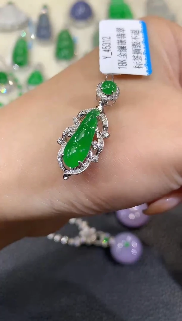 吊坠(不含链)18K金镶嵌翡翠 a76