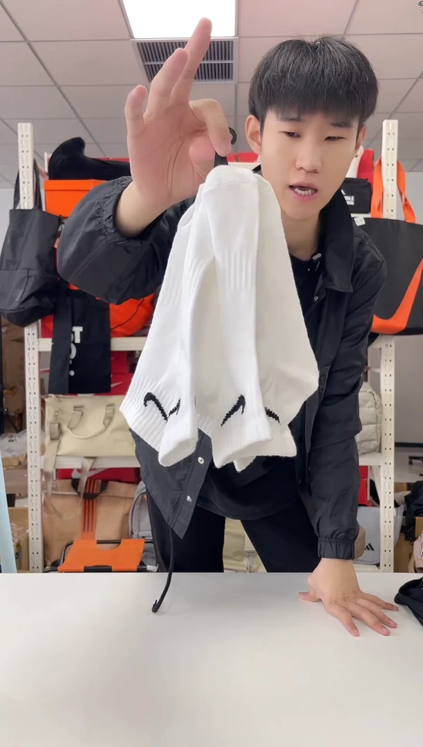 编码  尺码36--42   胸围/衣长