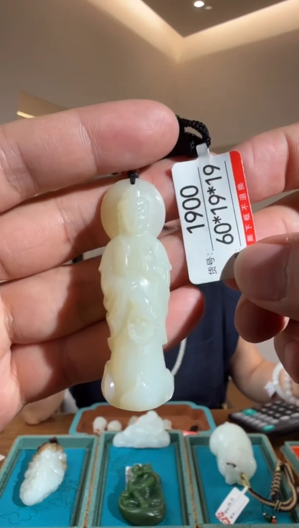 和田玉未镶嵌颈饰1