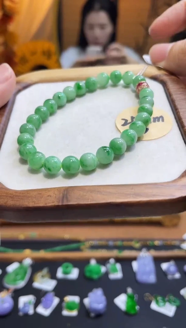 颈饰未镶嵌翡翠手串