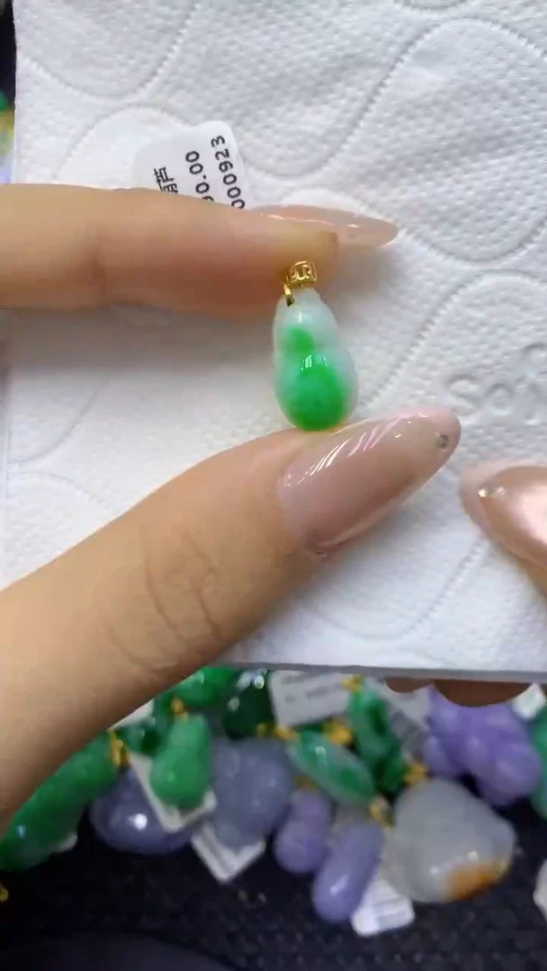 颈饰18K金镶嵌翡翠天然缅甸翡翠A货
