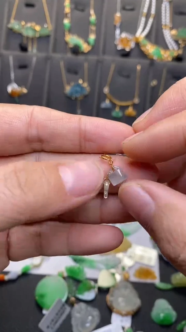 颈饰18K金镶嵌翡翠净货33816