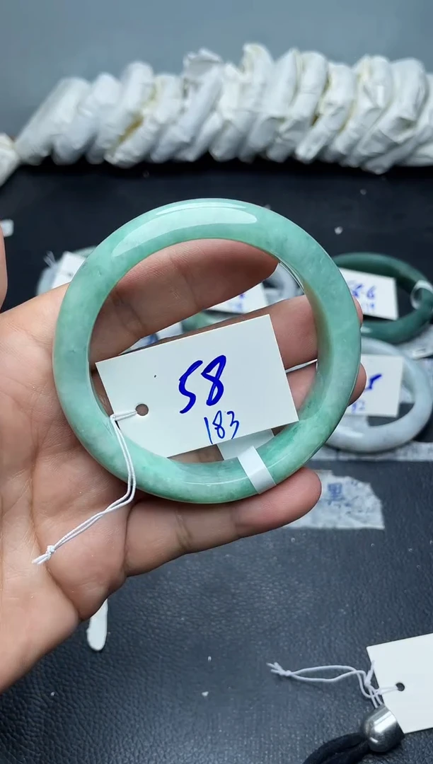 未镶嵌手镯翡翠183