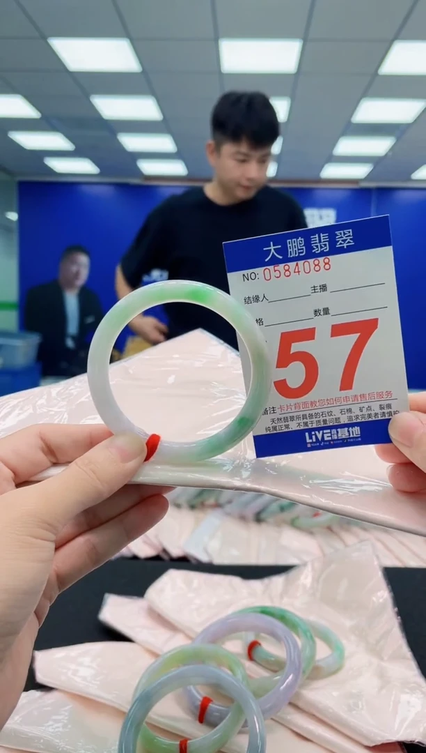翡翠手镯未镶嵌AAAAAAAAAAAAAAAAAA