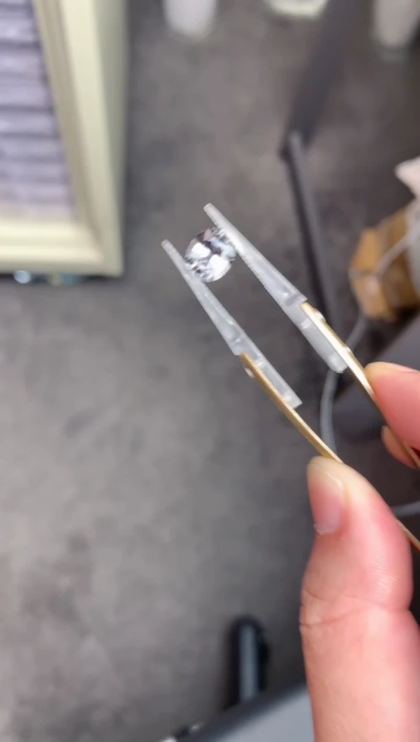 裸石未镶嵌尖晶石3.1ct灰尖晶