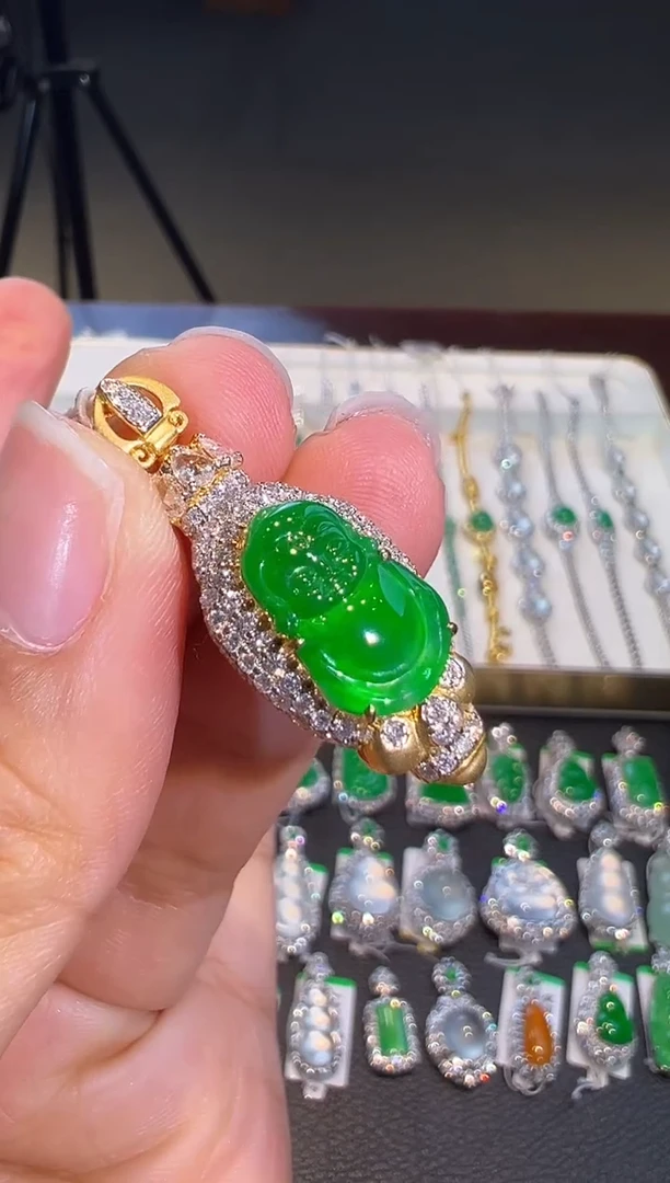 吊坠(不含链)18K金镶嵌翡翠翡翠