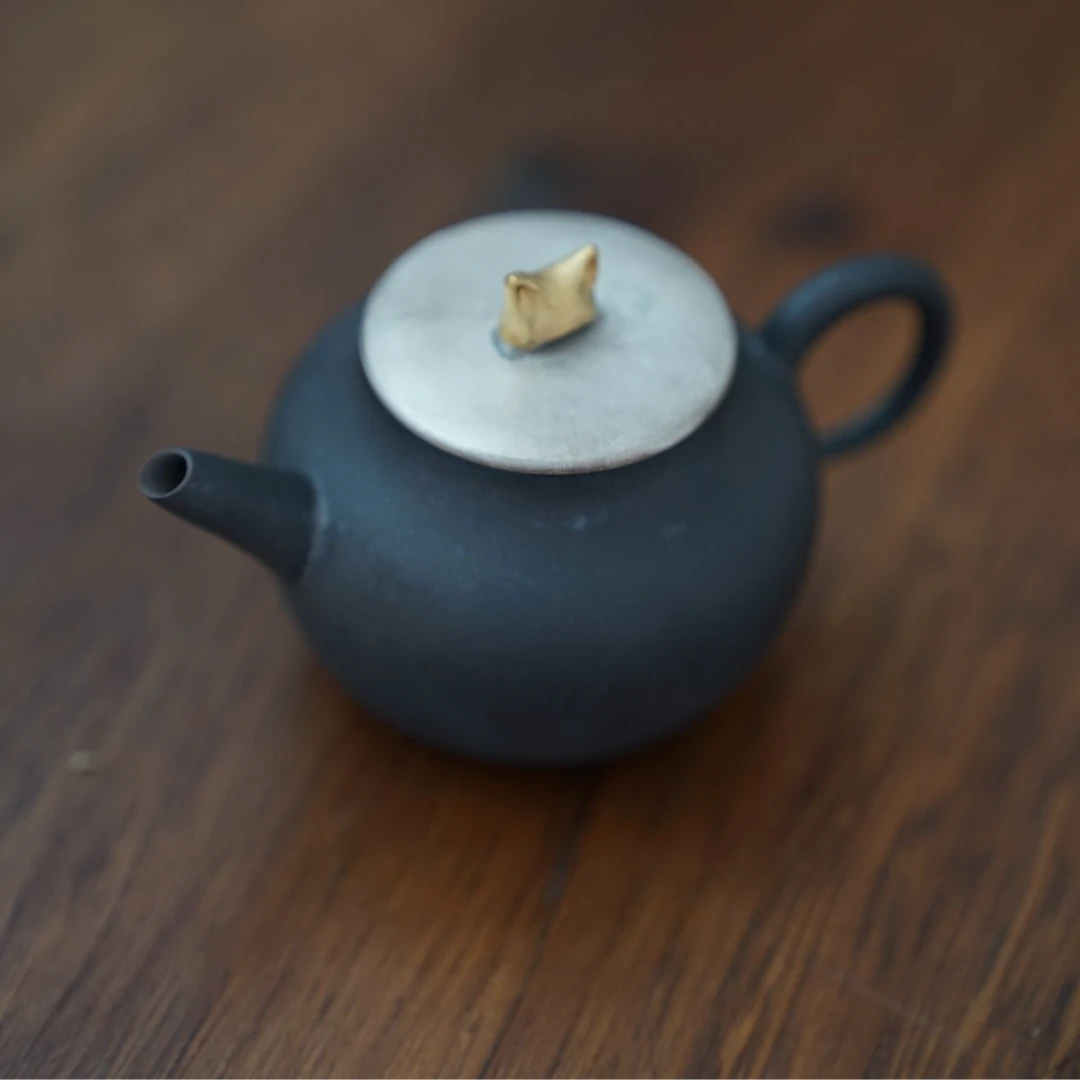 落山有物丨猫耳朵壶银彩盖描金盖钮黑金釉壶身容量180ml陶瓷茶具