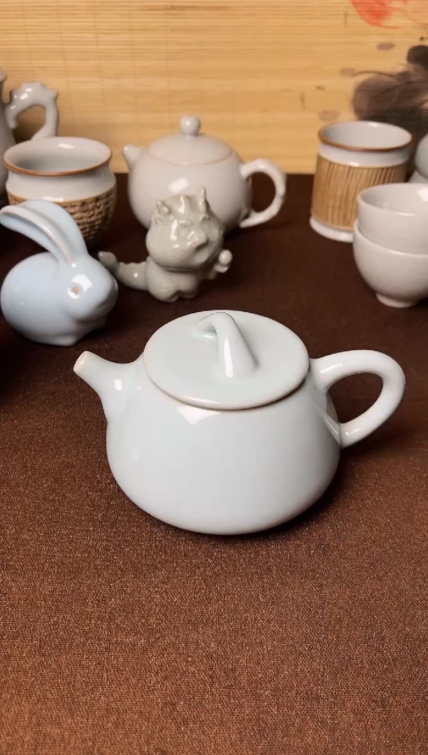 全品福利-天青釉纯手工石瓢壶