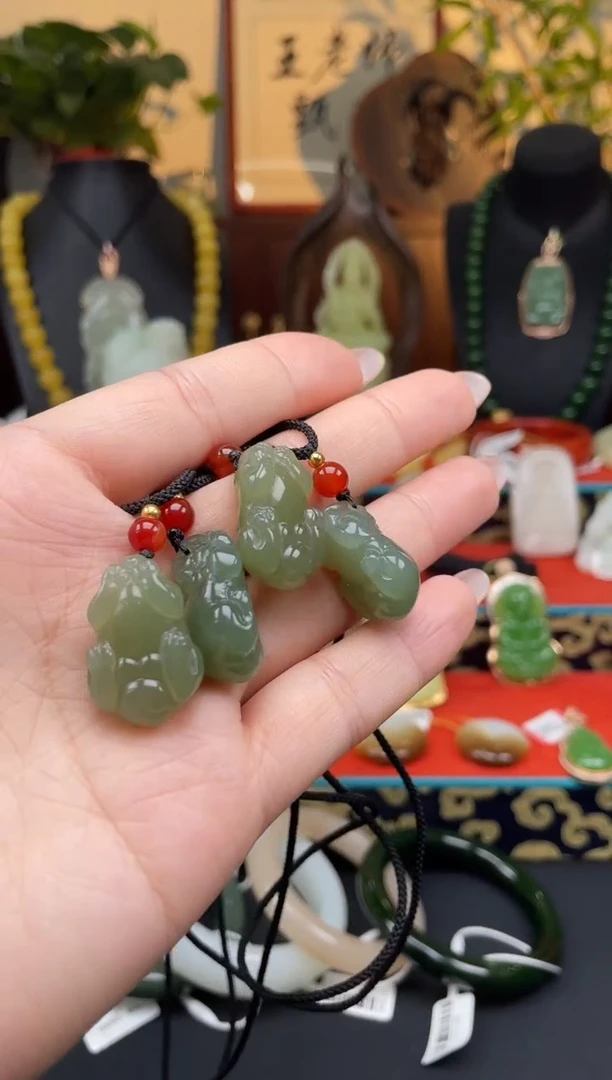 和田玉未镶嵌颈饰吊坠多样性发其一 f036