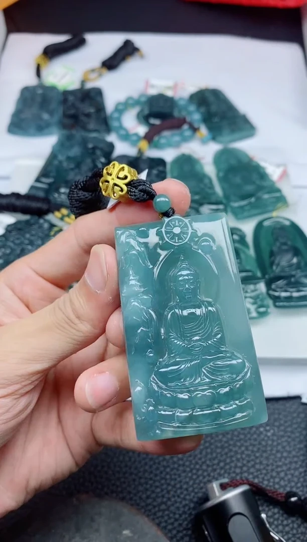 翡翠未镶嵌颈饰