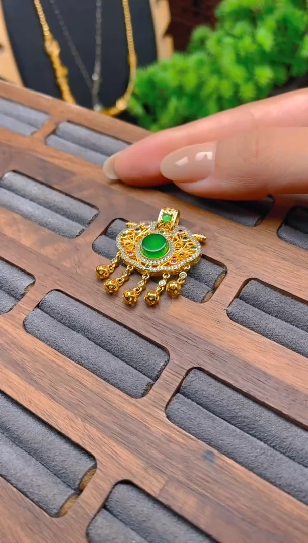 吊坠(不含链)银S925镶嵌翡翠无事牌如意锁