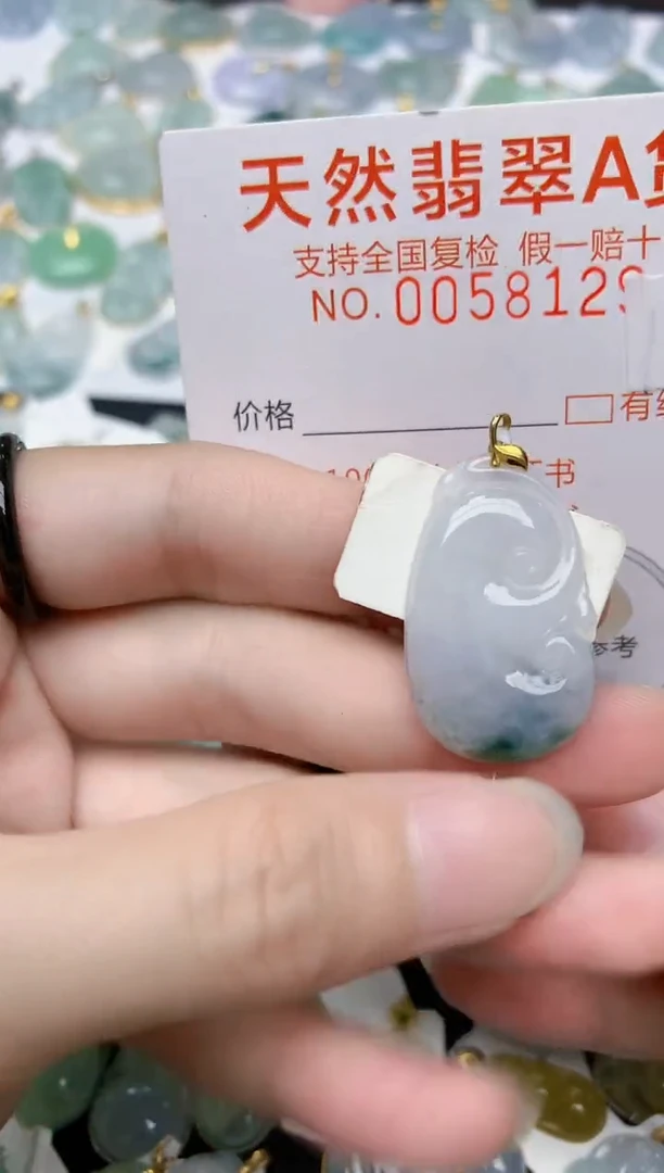 翡翠18K金镶嵌颈饰天然A货翡翠
