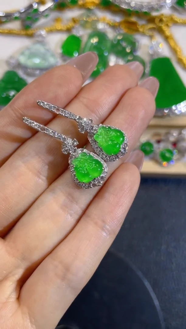 颈饰18K金镶嵌翡翠团购9