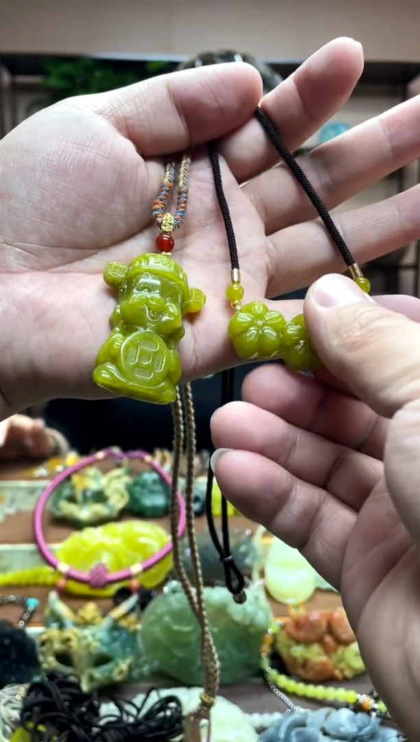 未镶嵌岫玉吊坠·