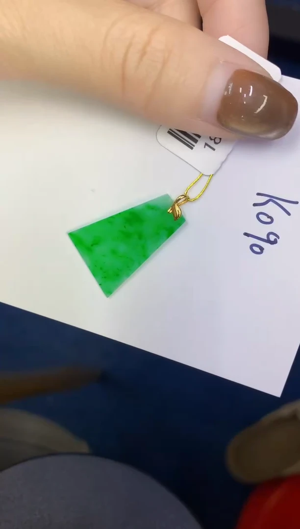 颈饰18K金镶嵌翡翠缅甸天然翡翠A货