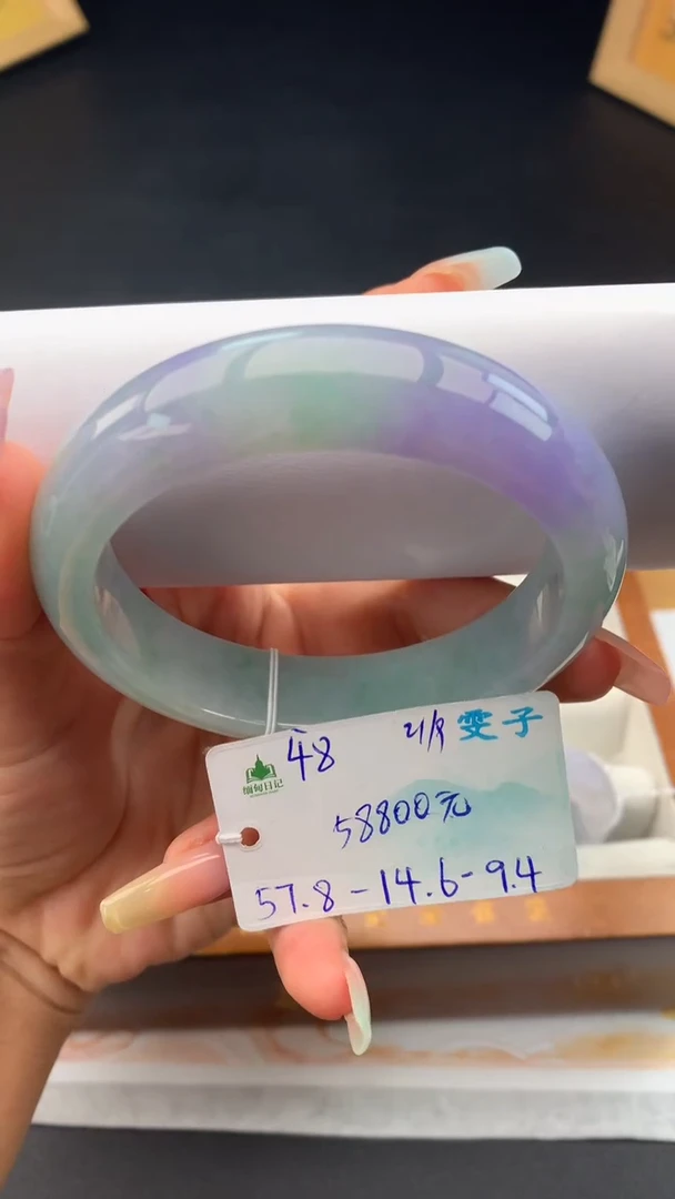 未镶嵌手镯翡翠自带#送人#，联系客服核对地址~