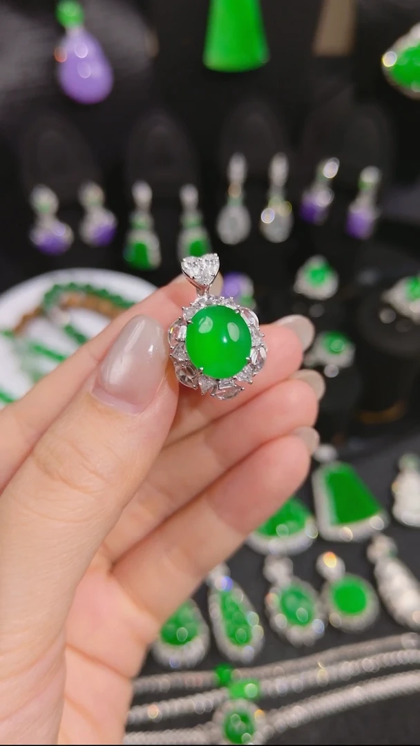 吊坠(不含链)18K金镶嵌翡翠蛋面戒指