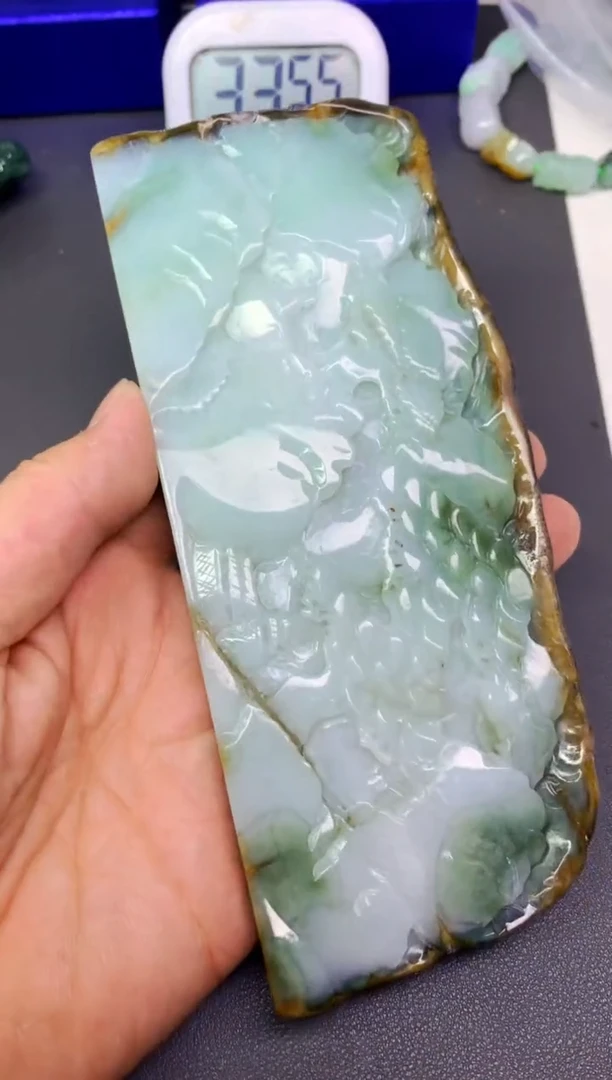 颈饰未镶嵌翡翠锁**、山水