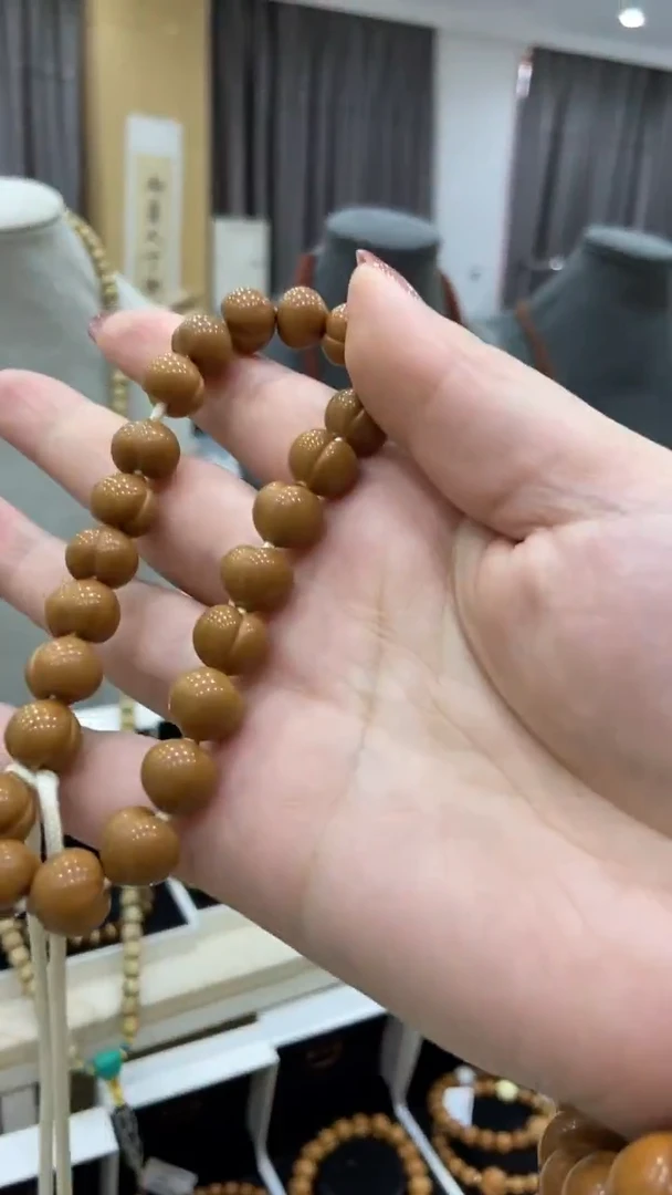 手串猴头核桃猴头雕刻屁桃手持卡11左右
