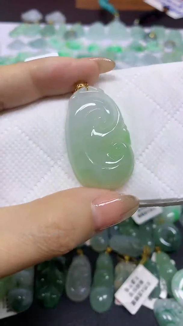 颈饰18K金镶嵌翡翠天然翡翠A货
