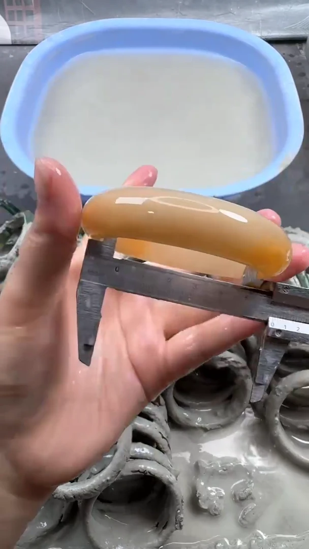 石英质玉手镯未镶嵌15