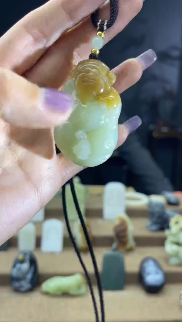 颈饰未镶嵌和田玉1