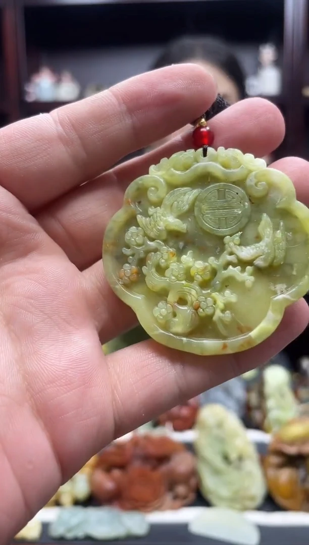 岫玉未镶嵌吊坠·