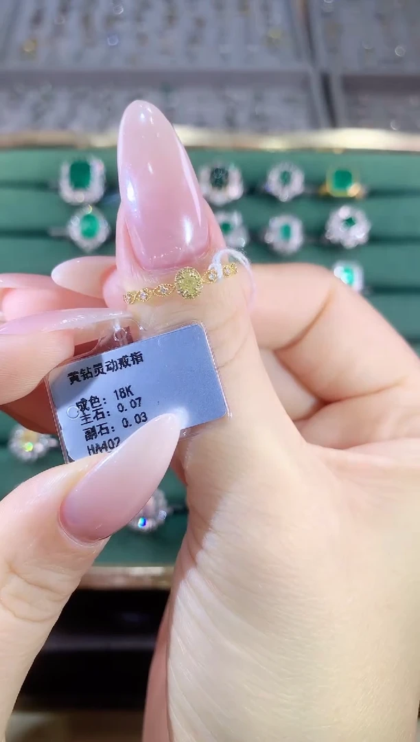 18K金镶嵌戒指钻石戒指