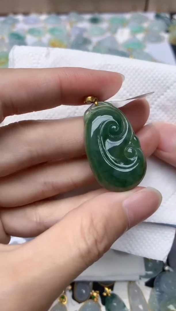 翡翠18K金镶嵌颈饰天然A货翡翠
