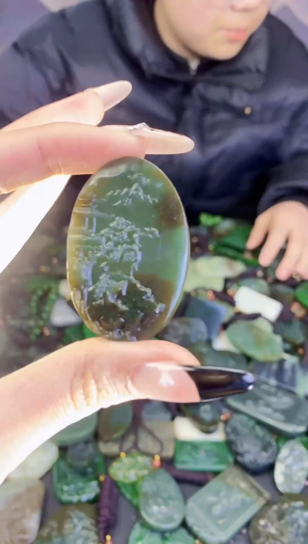 颈饰未镶嵌和田玉1