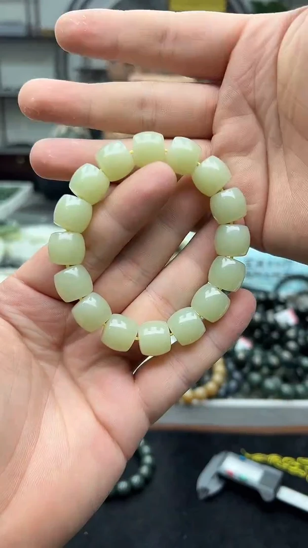 未镶嵌手串和田玉新疆若羌黄口14