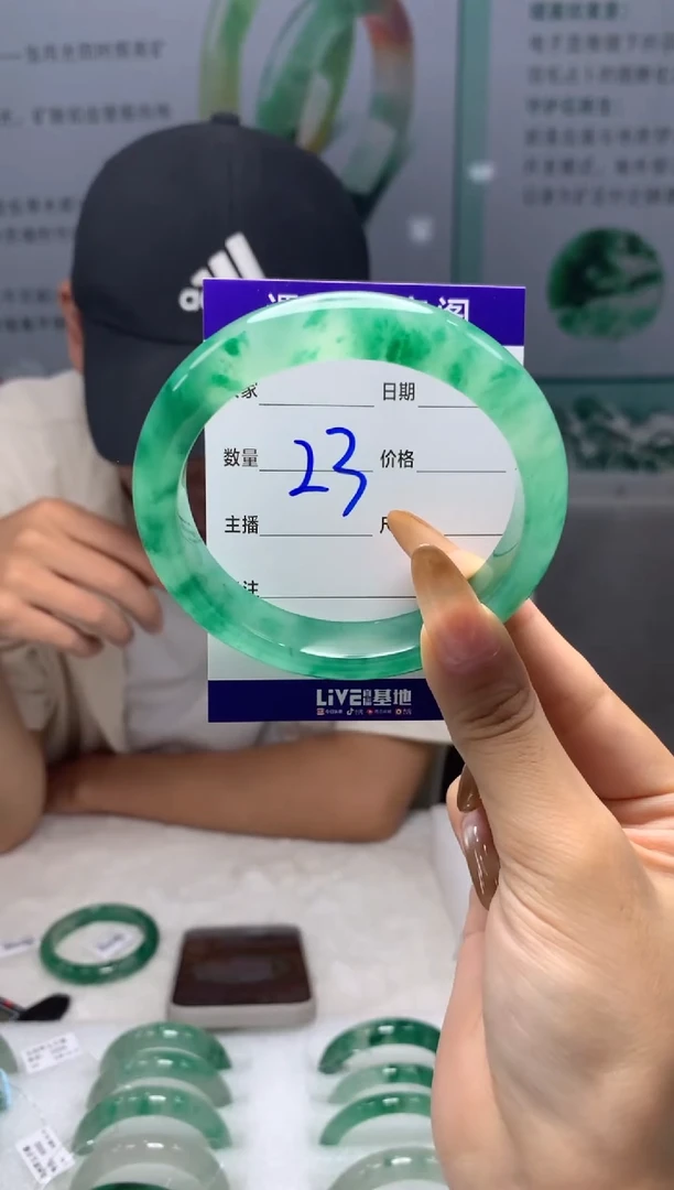 未镶嵌手镯石英质玉（非洲翠）62