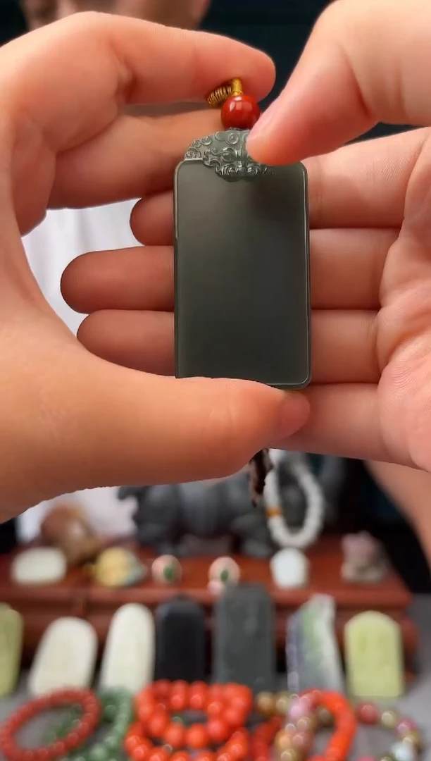 和田玉未镶嵌颈饰吊坠